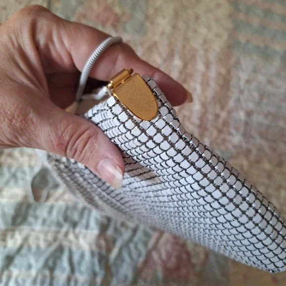 Chic  Vintage White Metal Mesh Pattern Purse - Picture 4 of 16